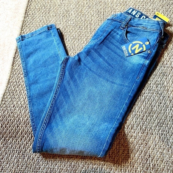 NWT, Nautica Jeans, GREAT Fit! Size 16. (Juniors) or 4/6 Woman’s. - Picture 1 of 10